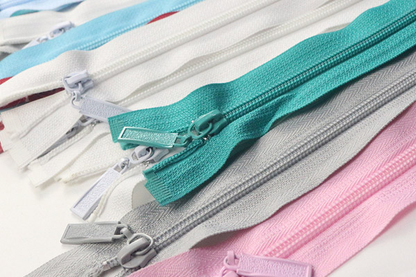 We supply a full range of webbing, zippers, and sewing thread